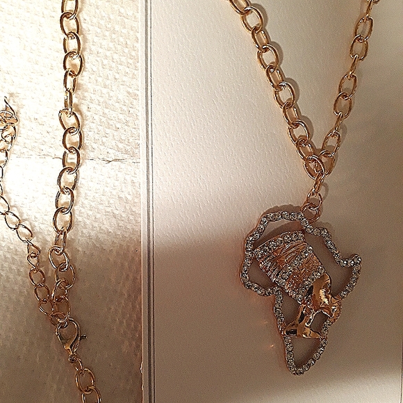 Gold Egyptian Nefertiti Pendant Necklace w Crystal accents 20"-24" Chain NEW - Picture 3 of 4